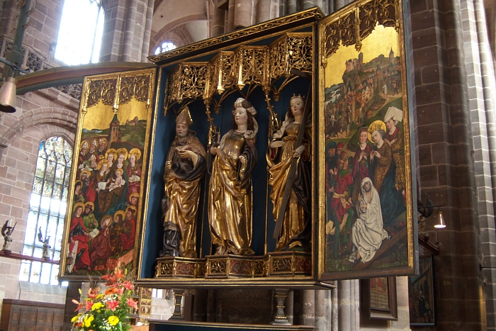 100_1671 small NUREMBERG CATHEDRAL 6.jpg - 333066 Bytes